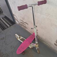 Monopattino e skateboard