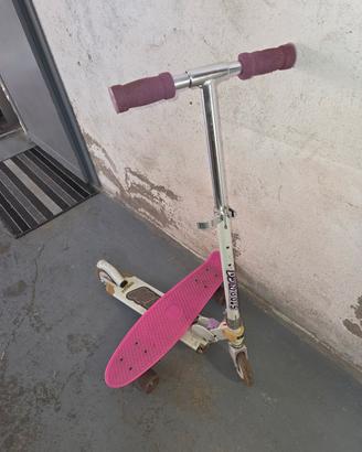 Monopattino e skateboard