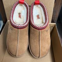 Stivali da neve e sandali UGG   37