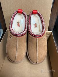 Stivali da neve e sandali UGG   37