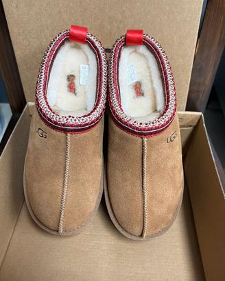 Stivali da neve e sandali UGG   37