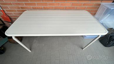 Tavolo da esterno