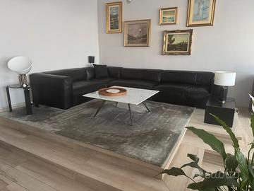 Divano in pelle nero