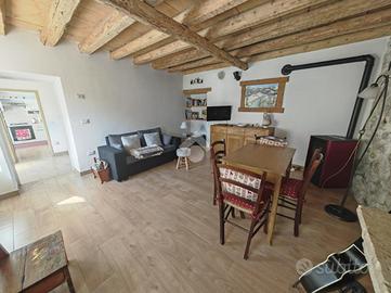 CASA SEMINDIPENDENTE A ROANA