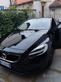 Volvo V40, nera molto bella