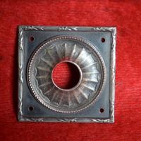 Cornice per campanello a pulsante vintage.