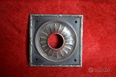 Cornice per campanello a pulsante vintage.