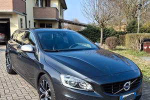 Volvo V60 Geatronic R-Design