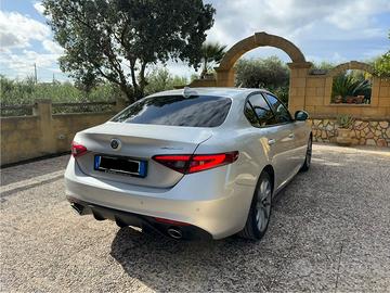 Alfa Romeo Giulia 160cv Rosso Edizione