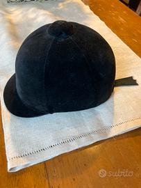 CAP da equitazione usato poco