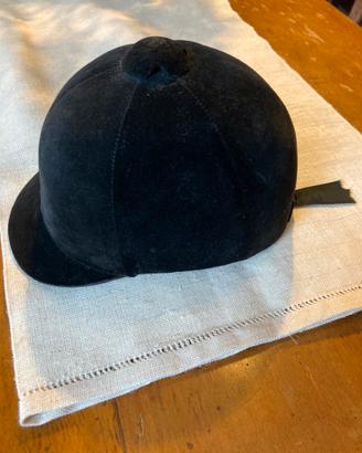 CAP da equitazione usato poco