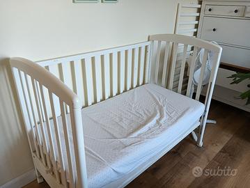 lettino per bambini con sbarre