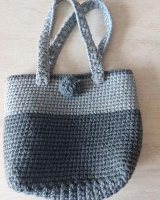 Borsa in lana a mano e a spalla 