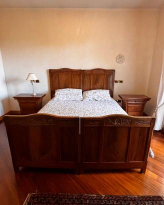 Letto con comodini e comò