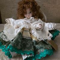 Bambola in porcellana 