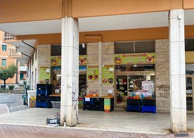 NEGOZIO A PIAZZA IMMACOLATA a ASCOLI PICENO