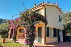 PORZIONE DI BIFAMILIARE A DIANO MARINA