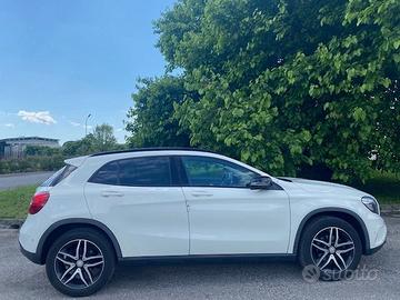 MERCEDES GLA 200D 4MATIC