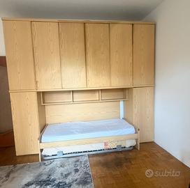 Mobile a ponte impiallacciato frassino con letto