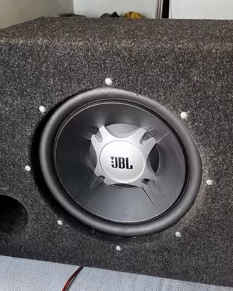 Subwoofer JBL con amplificatore