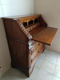 Comò con scrittoio a ribalta 