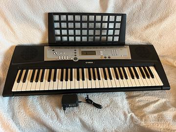Pianola tastiera Yamaha PSR E203