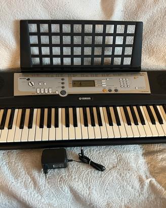 Pianola tastiera Yamaha PSR E203