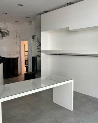 Arredamento in legno laccato