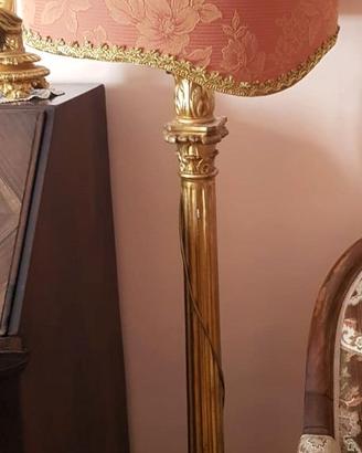 Candeliere in legno intagliato con lampada