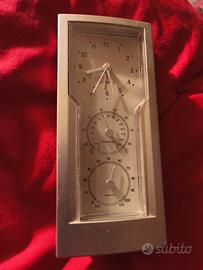 Orologio con sveglia, igrometro e temperatura.