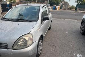 TOYOTA YARIS 1.3 BENZINA 83 CV /63 KW ANNO 2001