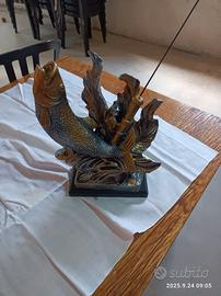 soprammobile vintage con pesce e canna da pesca 