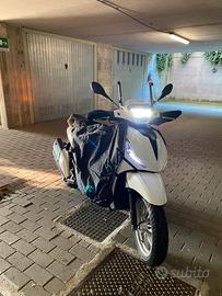Scooter Beverly 400 2021