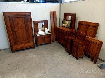 Mobili per camera da letto. Arte povera del 900