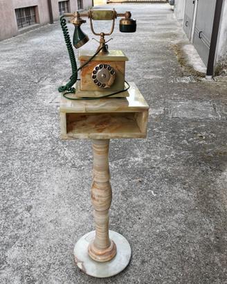 telefono in onice con ripiano