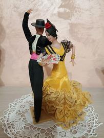 Coppia di ballerini di flamenco tradizionali