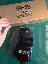 Nikon Speedlight SB-26 flash + scatola e custodia