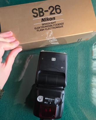 Nikon Speedlight SB-26 flash + scatola e custodia