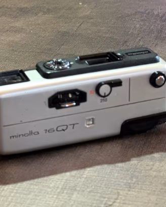 Fotocamera vintage anni '70 - Minolta 16QT