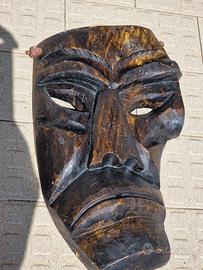 Maschera in legno Intagliata A MANO