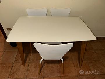 Tavolo 120x74 con tre sedie