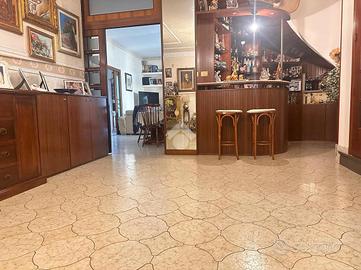 4 LOCALI A SANT'ANTONIO ABATE