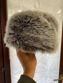 Colbacco con pelo grigio