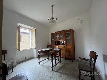 Ampia palazzina in centro