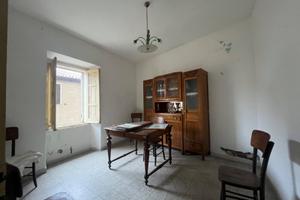 Ampia palazzina in centro