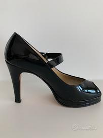 Vernice, pelle, plateau. Magnifiche