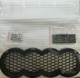 Portalogo nido d’ape audi + Logo nero lucido