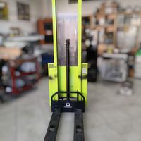 Sollevatore elettrico a spinta manuale