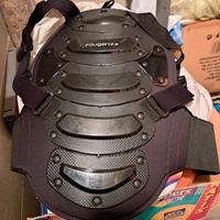 Casco, salvaschiena, stivali per equitazione