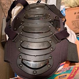 Casco, salvaschiena, stivali per equitazione